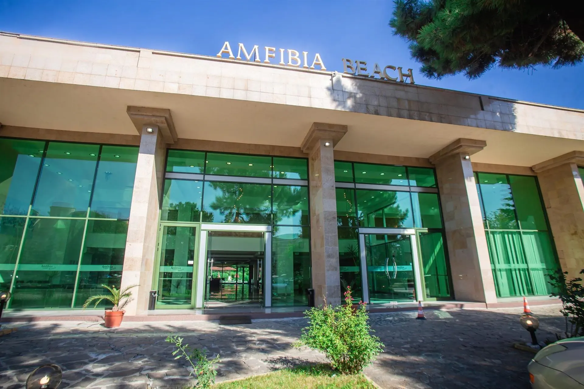 HOTEL: Amfibia Beach Complex