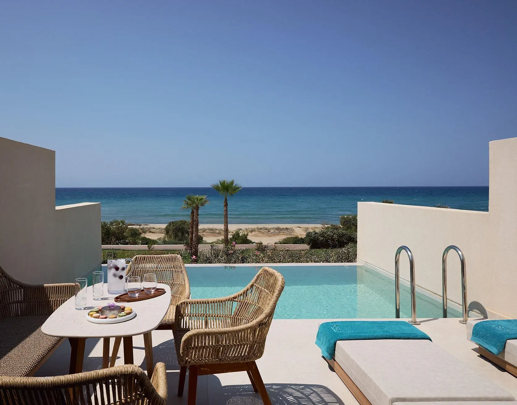 HOTEL: Oros Luxury Beach Resort