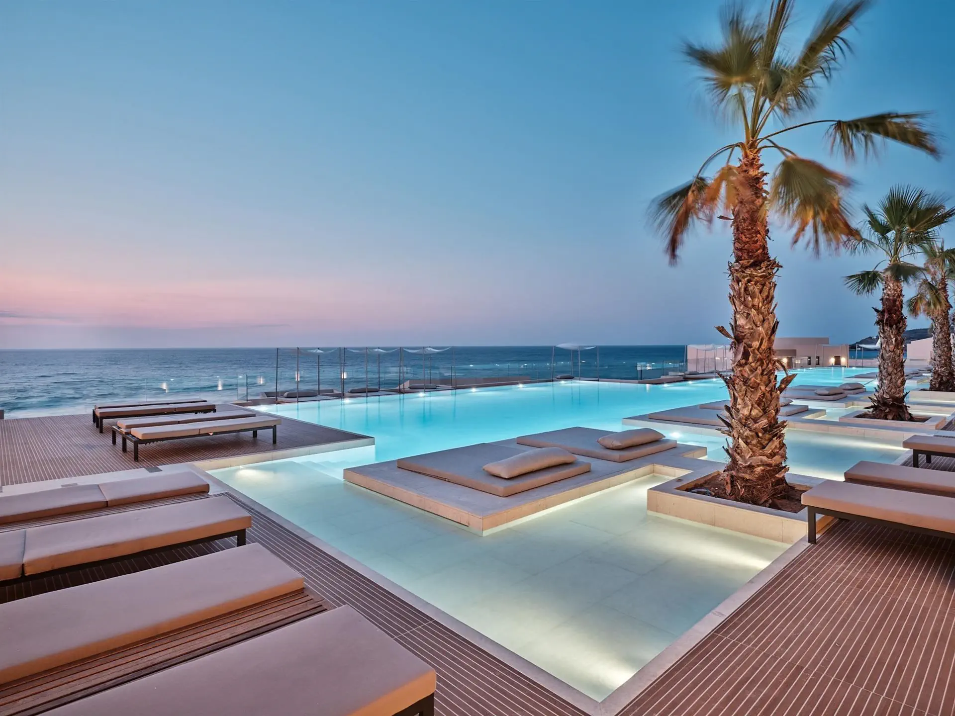 HOTEL: Oros Luxury Beach Resort