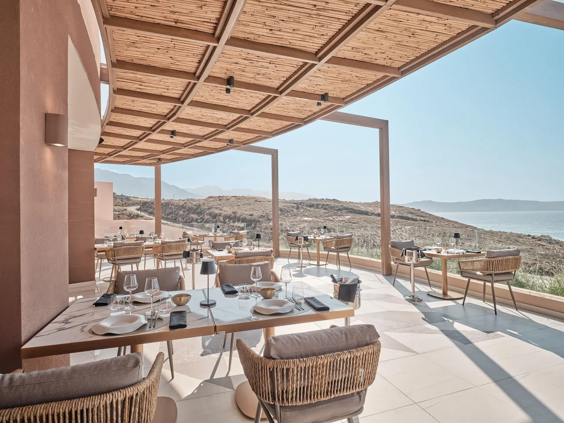 HOTEL: Oros Luxury Beach Resort