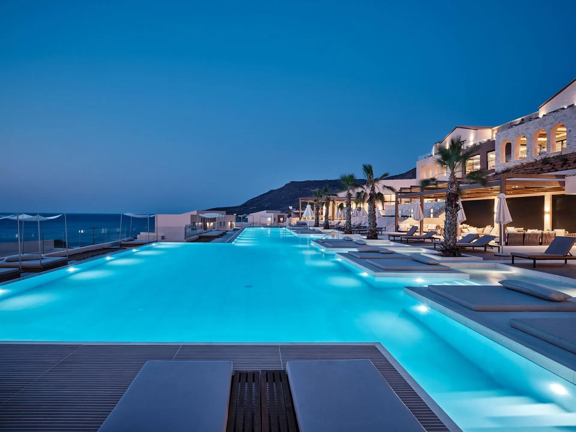 HOTEL: Oros Luxury Beach Resort