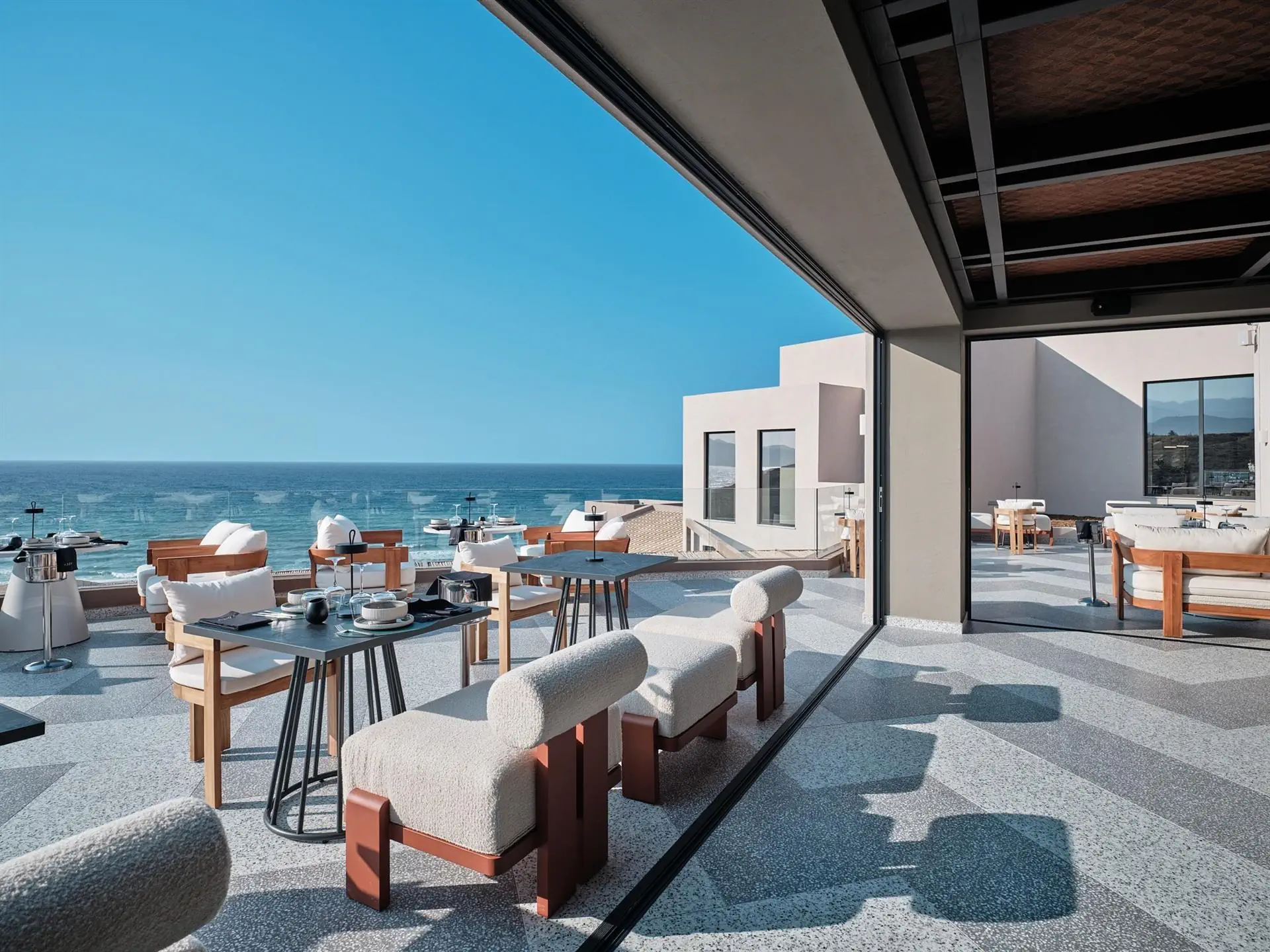 HOTEL: Oros Luxury Beach Resort