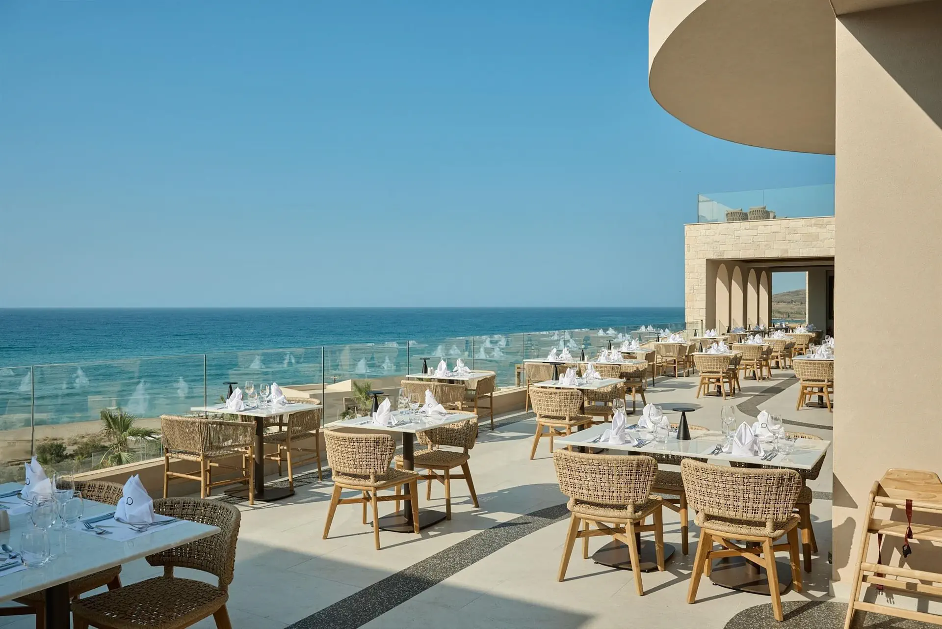 HOTEL: Oros Luxury Beach Resort