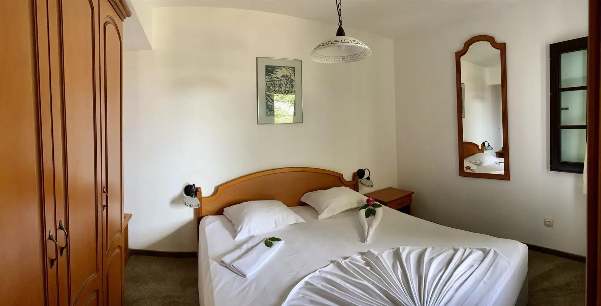 HOTEL: Holiday Village