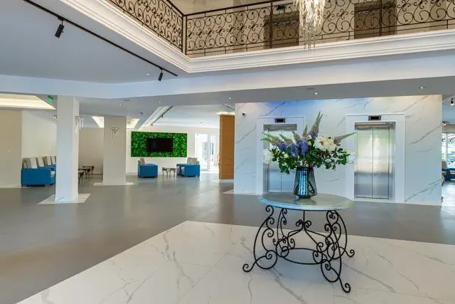 HOTEL: Martinez