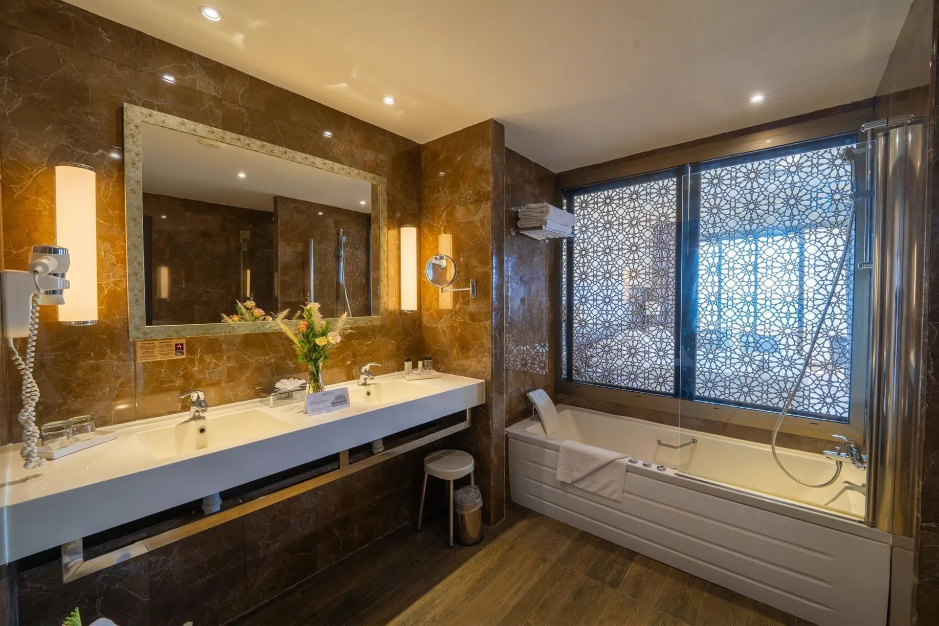HOTEL: Concorde Green Park Palace