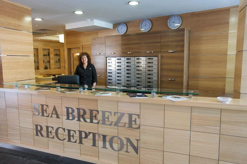 HOTEL: Sea Breeze