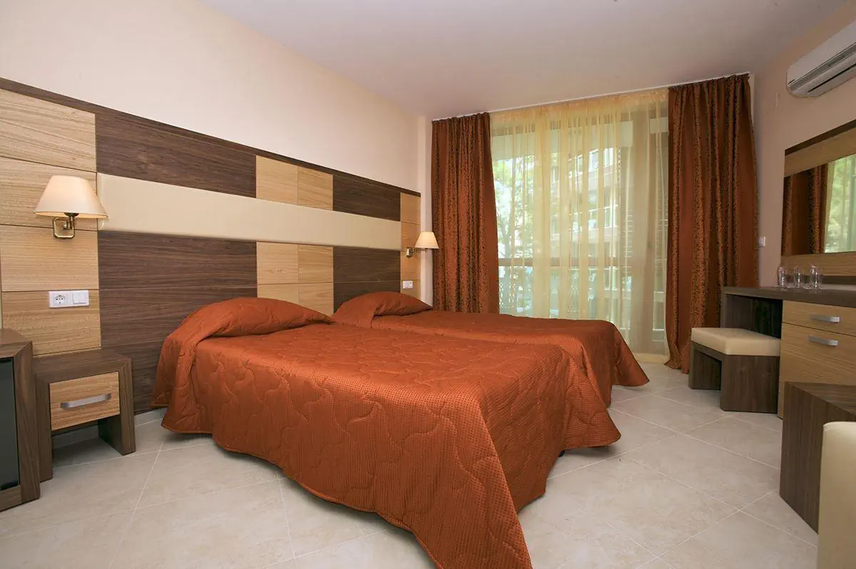 HOTEL: Sea Breeze