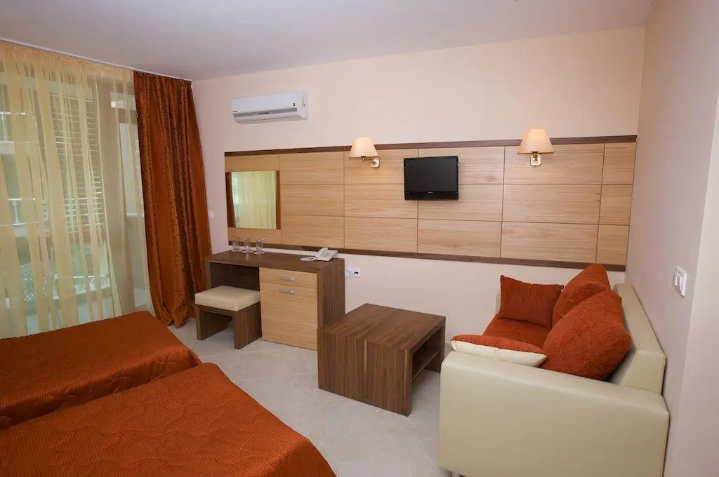 HOTEL: Sea Breeze