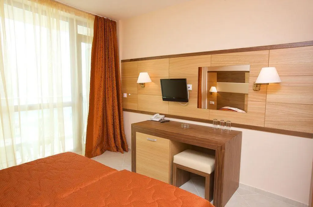 HOTEL: Sea Breeze