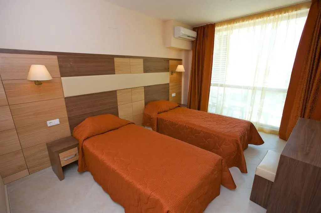HOTEL: Sea Breeze