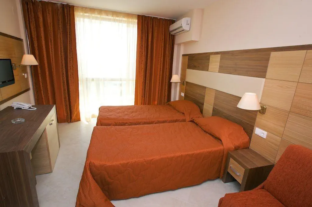 HOTEL: Sea Breeze