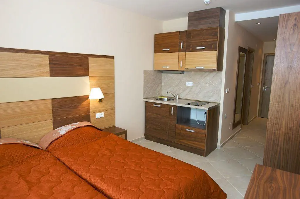 HOTEL: Sea Breeze