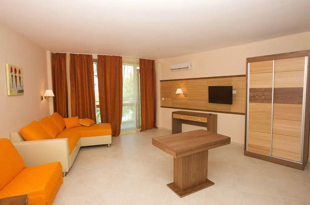 HOTEL: Sea Breeze