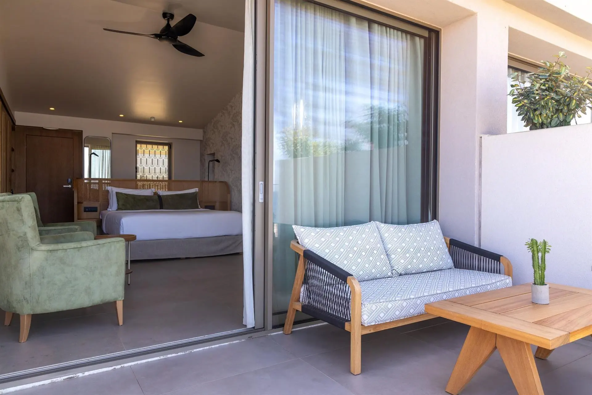 HOTEL: Castello Boutique Suites By The Sea Adult Only +16