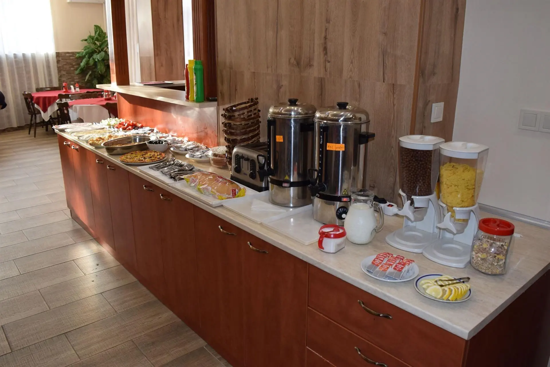 Cris Family Hotel