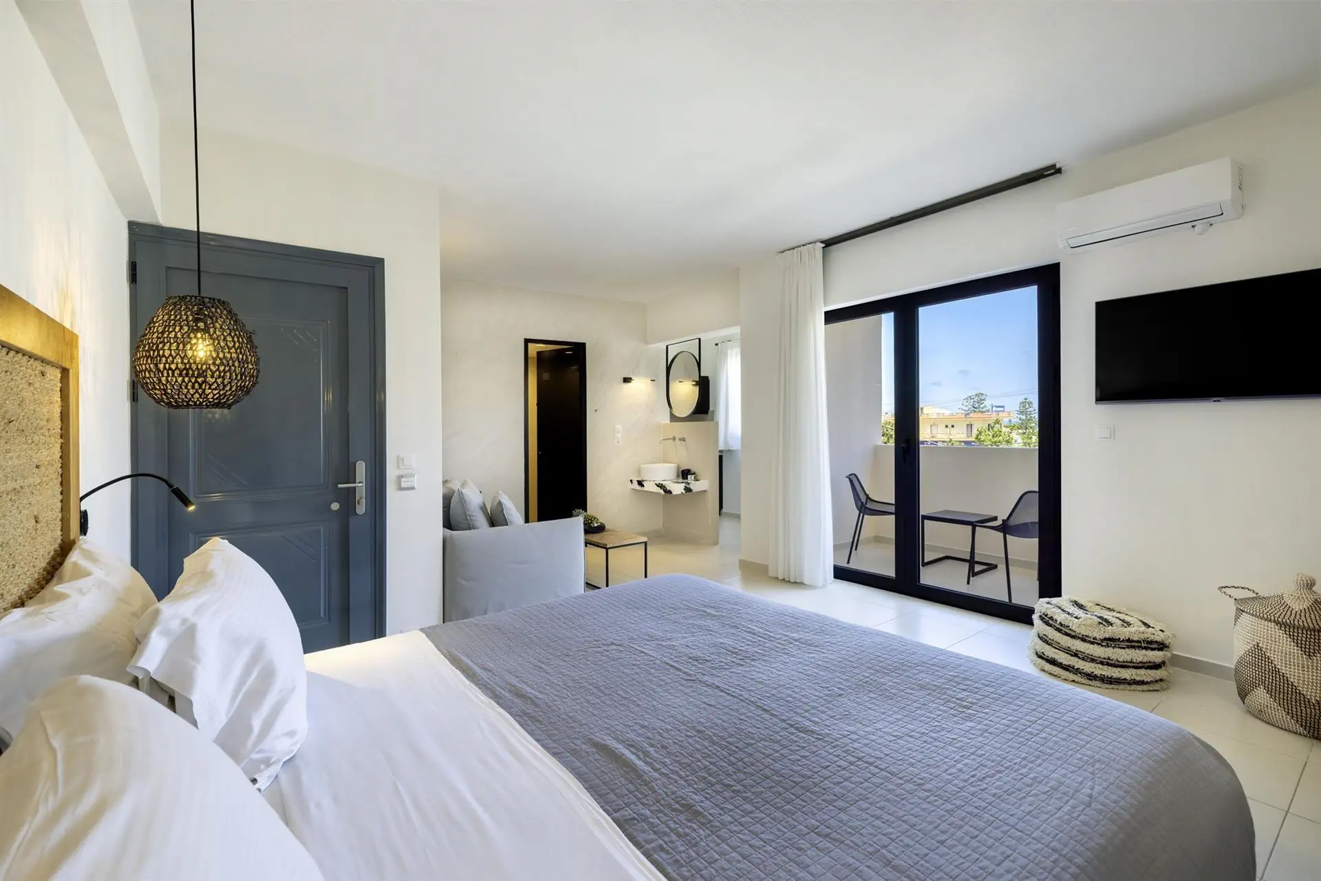 HOTEL: La Stella Suites
