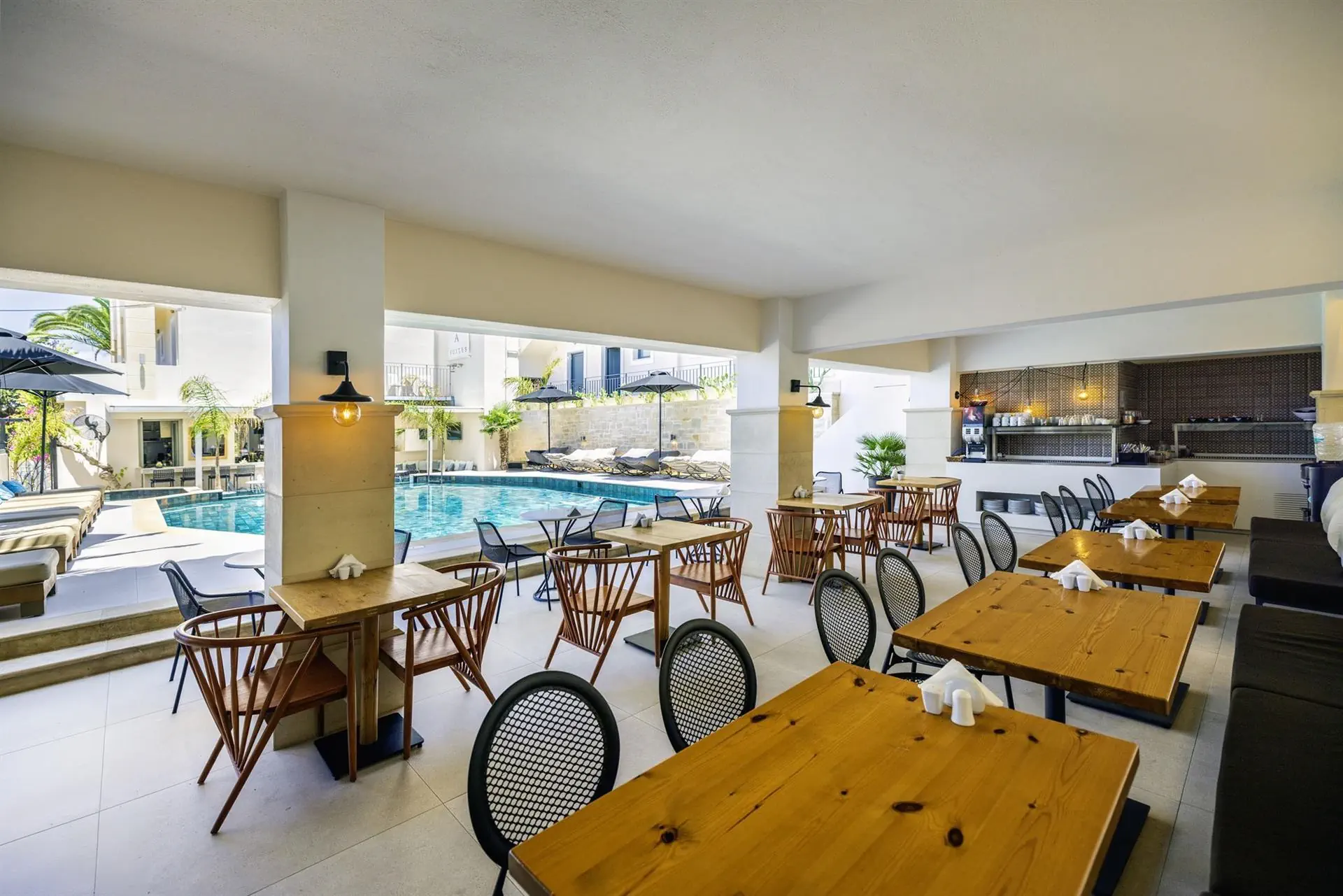 HOTEL: La Stella Suites