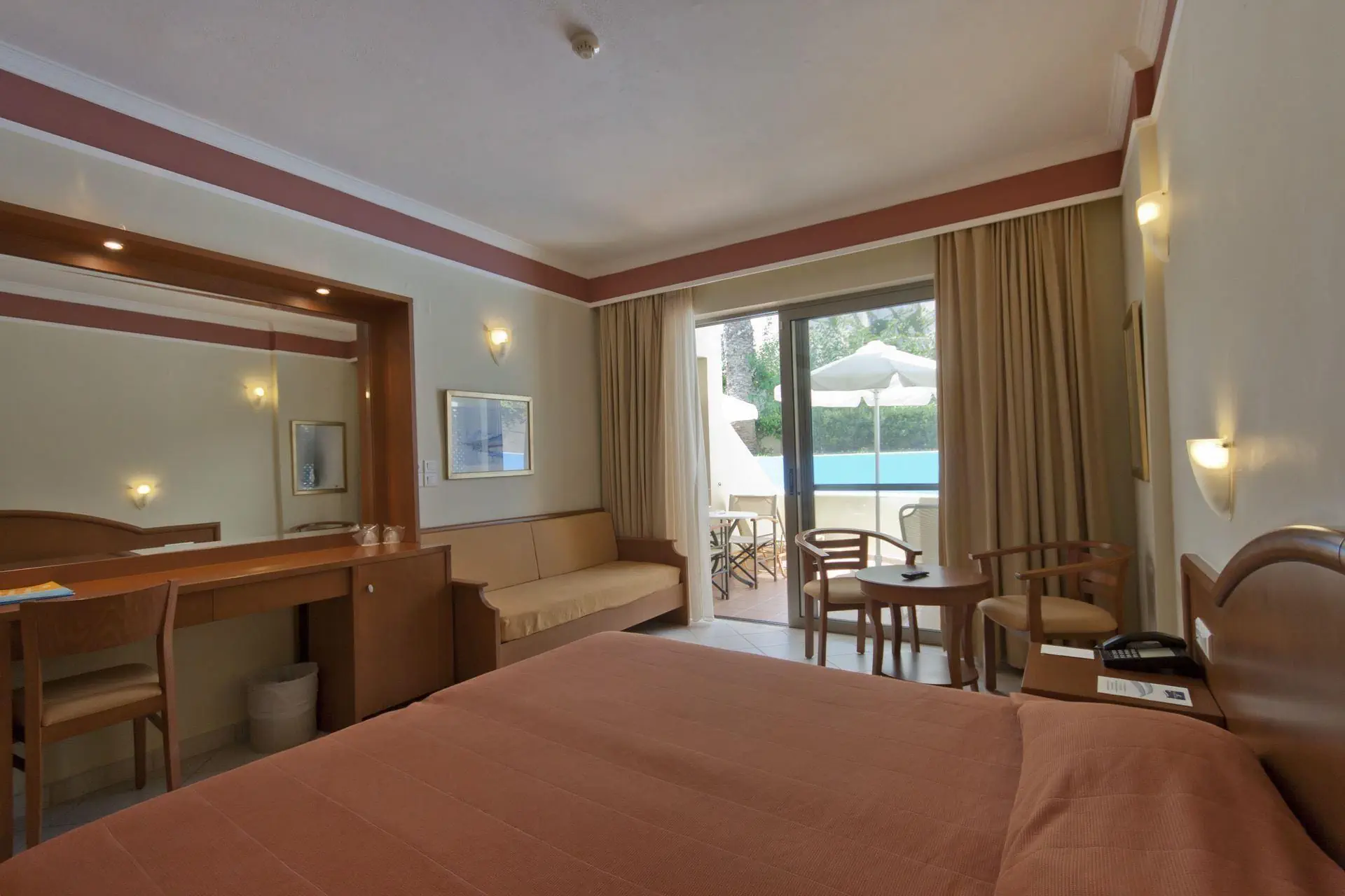 HOTEL: Hydramis Palace