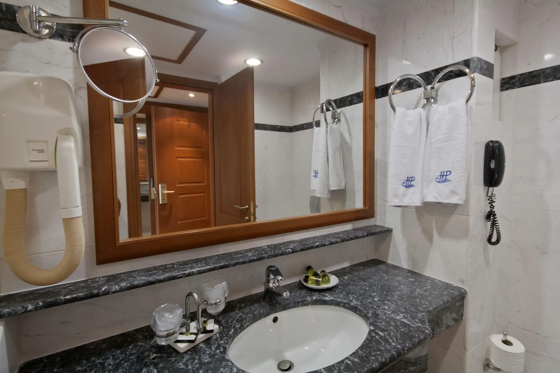 HOTEL: Hydramis Palace