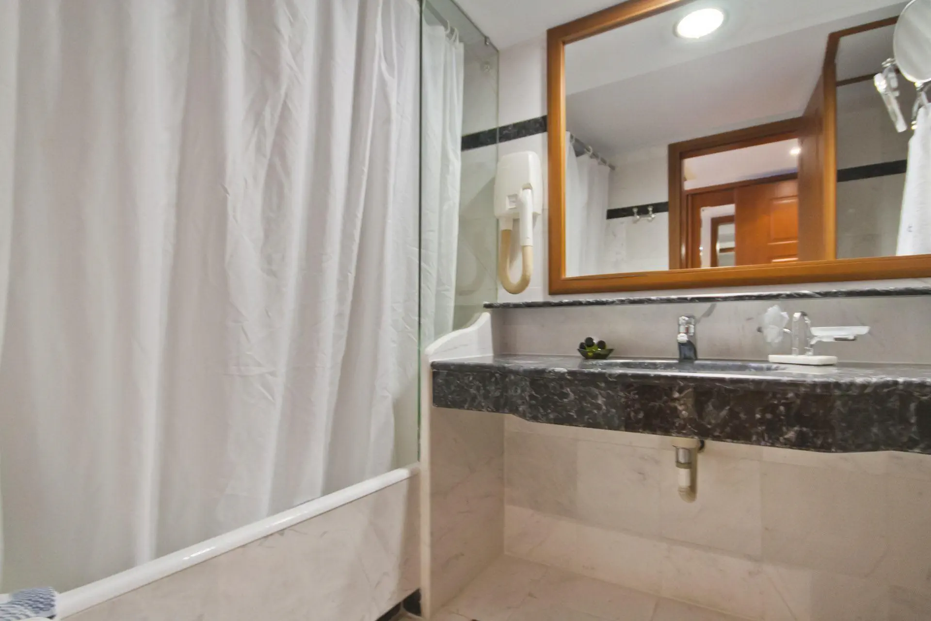 HOTEL: Hydramis Palace