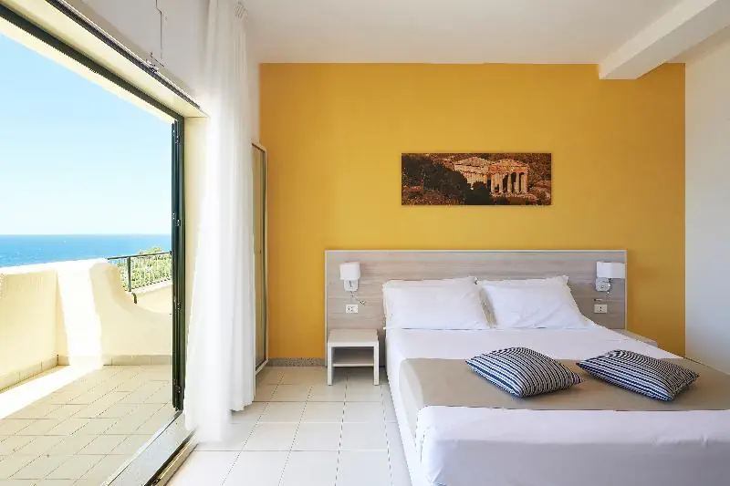 HOTEL TERRASINI