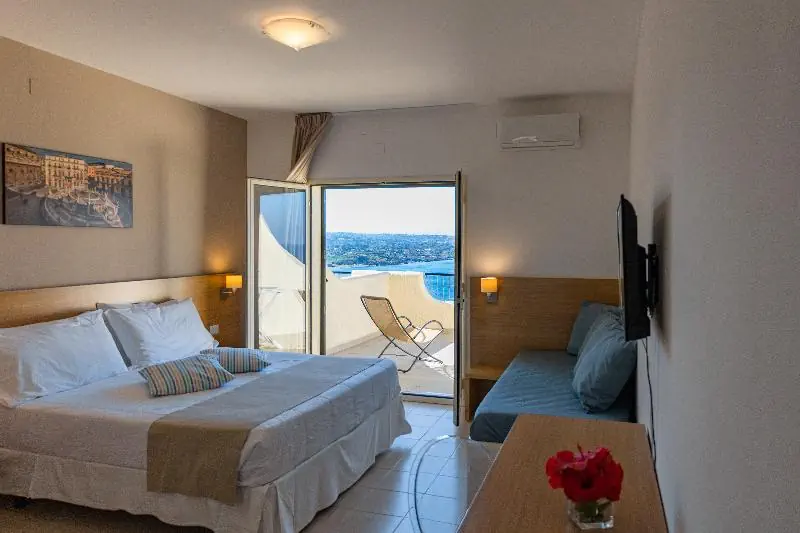 HOTEL TERRASINI