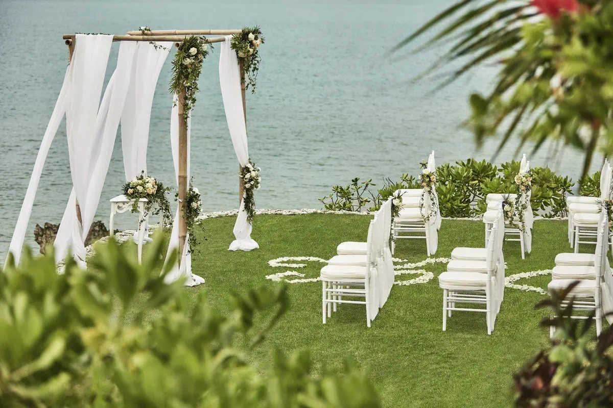 Hotel:Four Seasons Resort Bali at Jimbaran Bay 5*