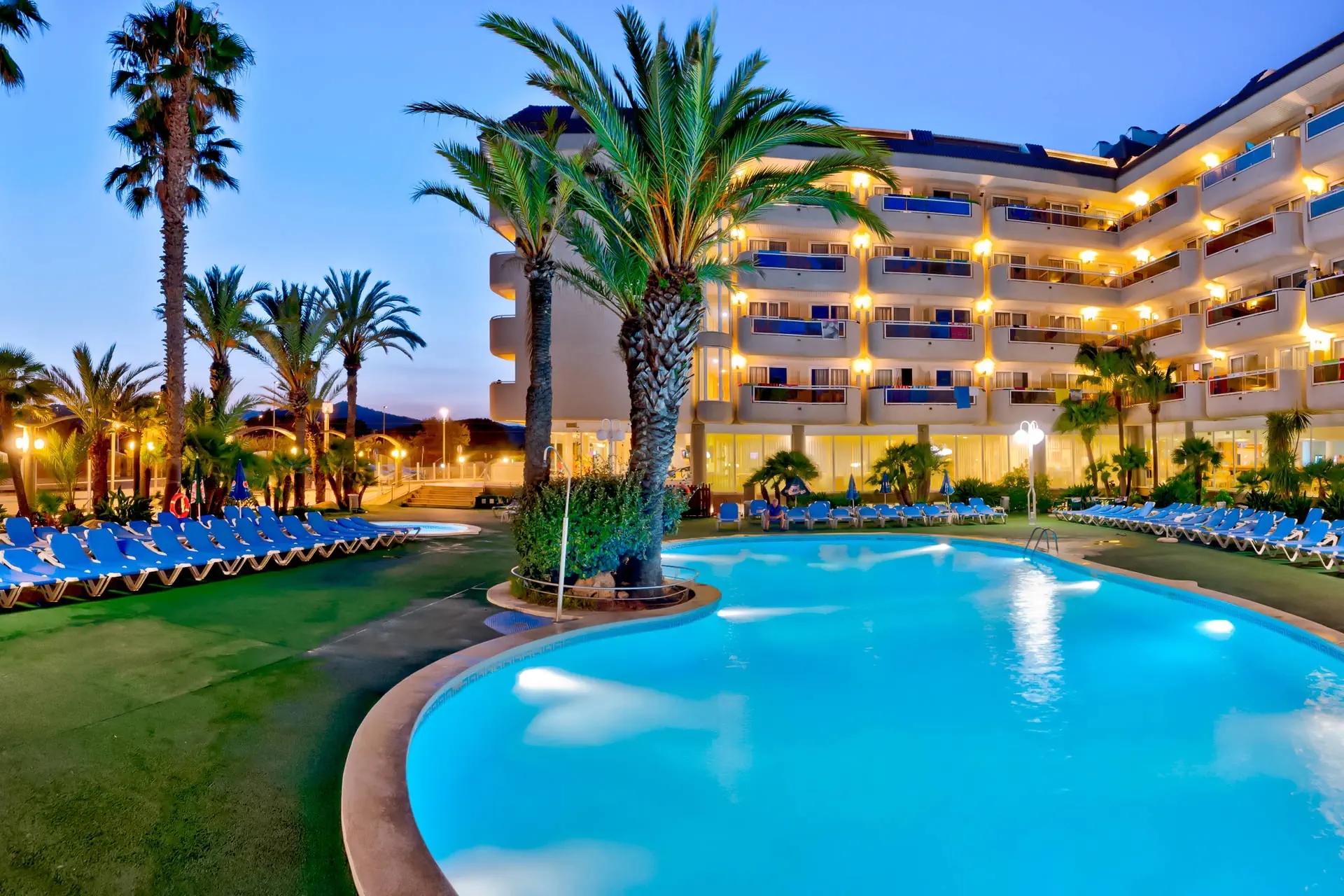 Caprici Beach Hotel & Spa