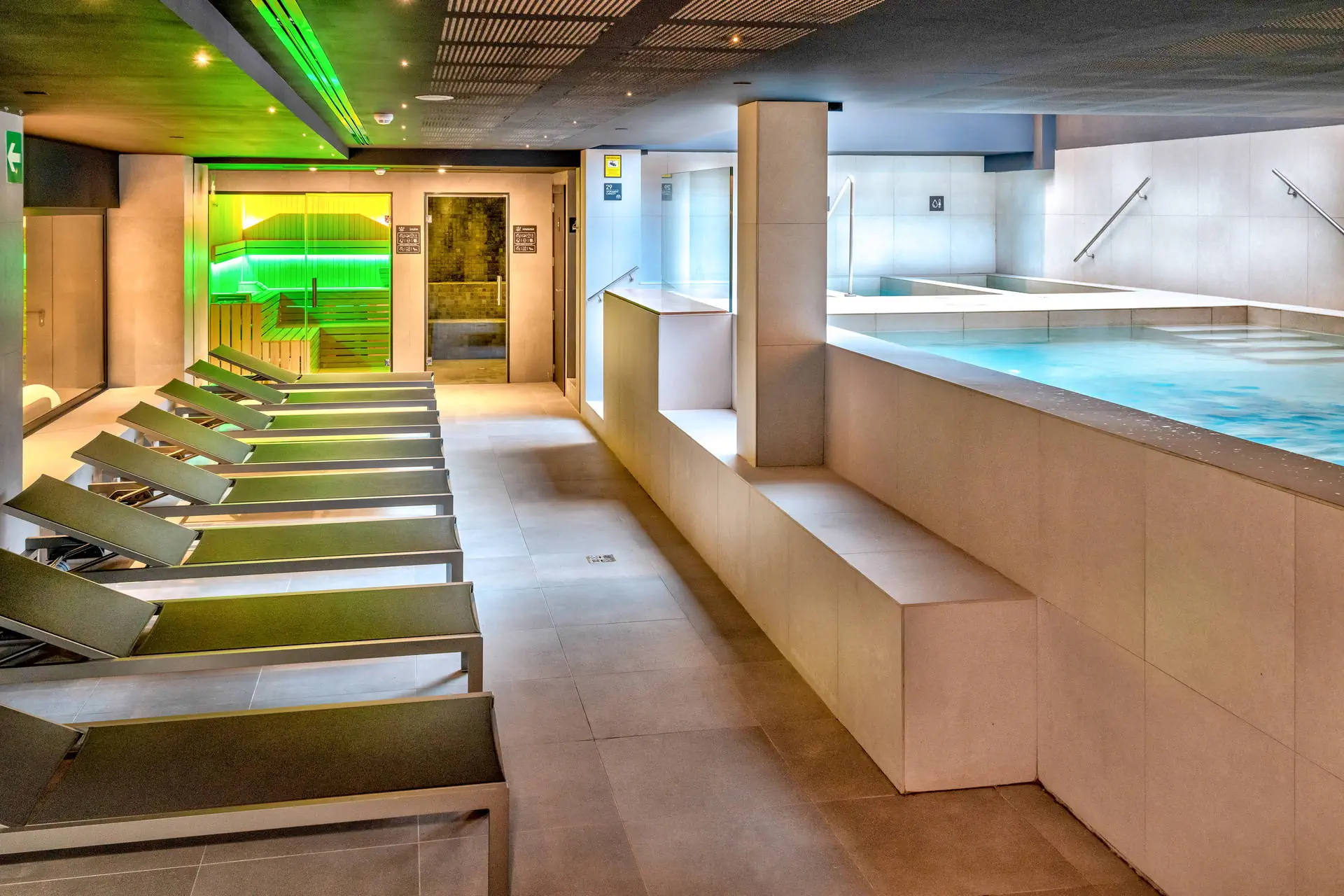 Caprici Beach Hotel & Spa
