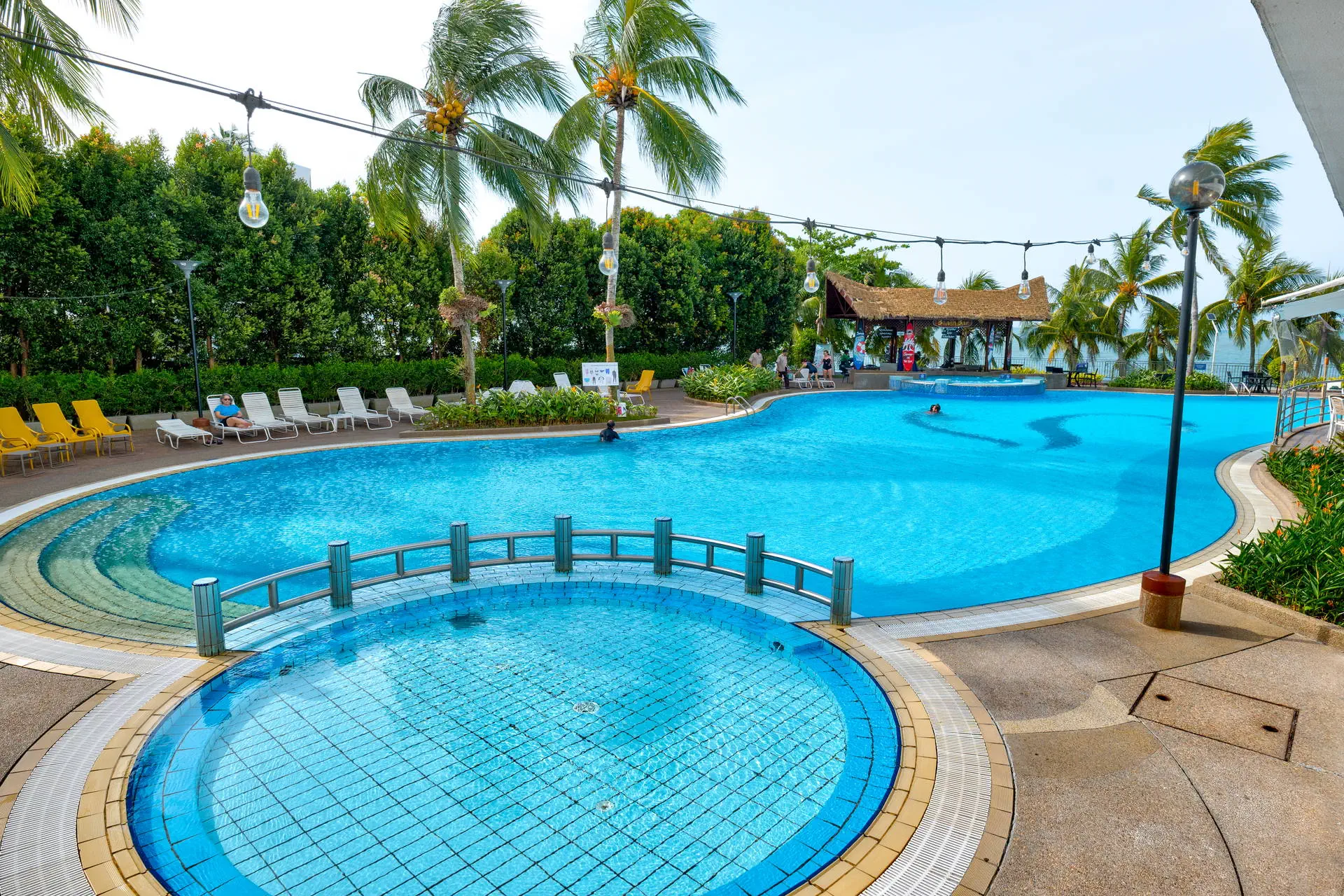 Flamingo by the Beach ( Tanjung Bungah ) - zdjęcie 9