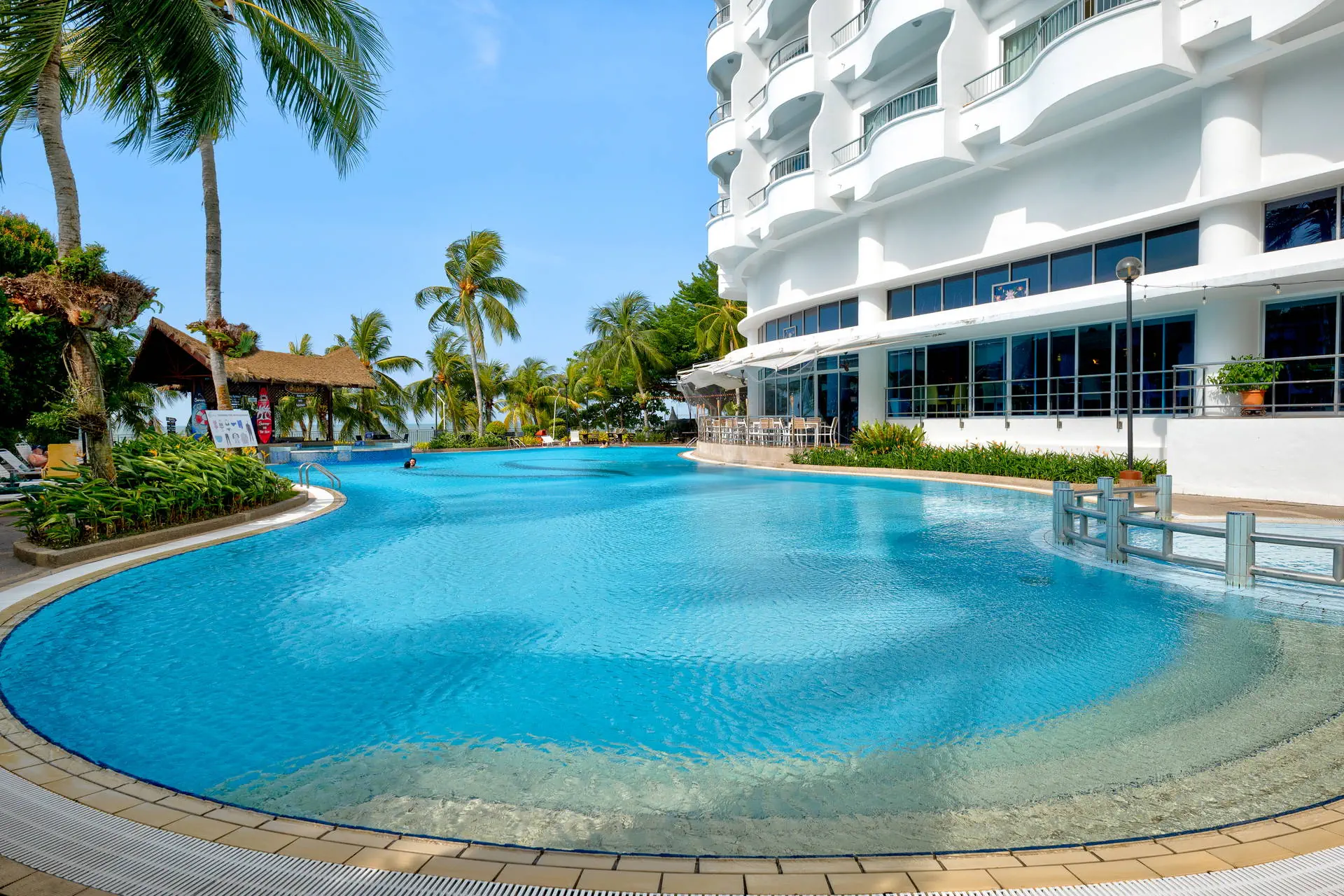 Flamingo by the Beach ( Tanjung Bungah ) - zdjęcie 4