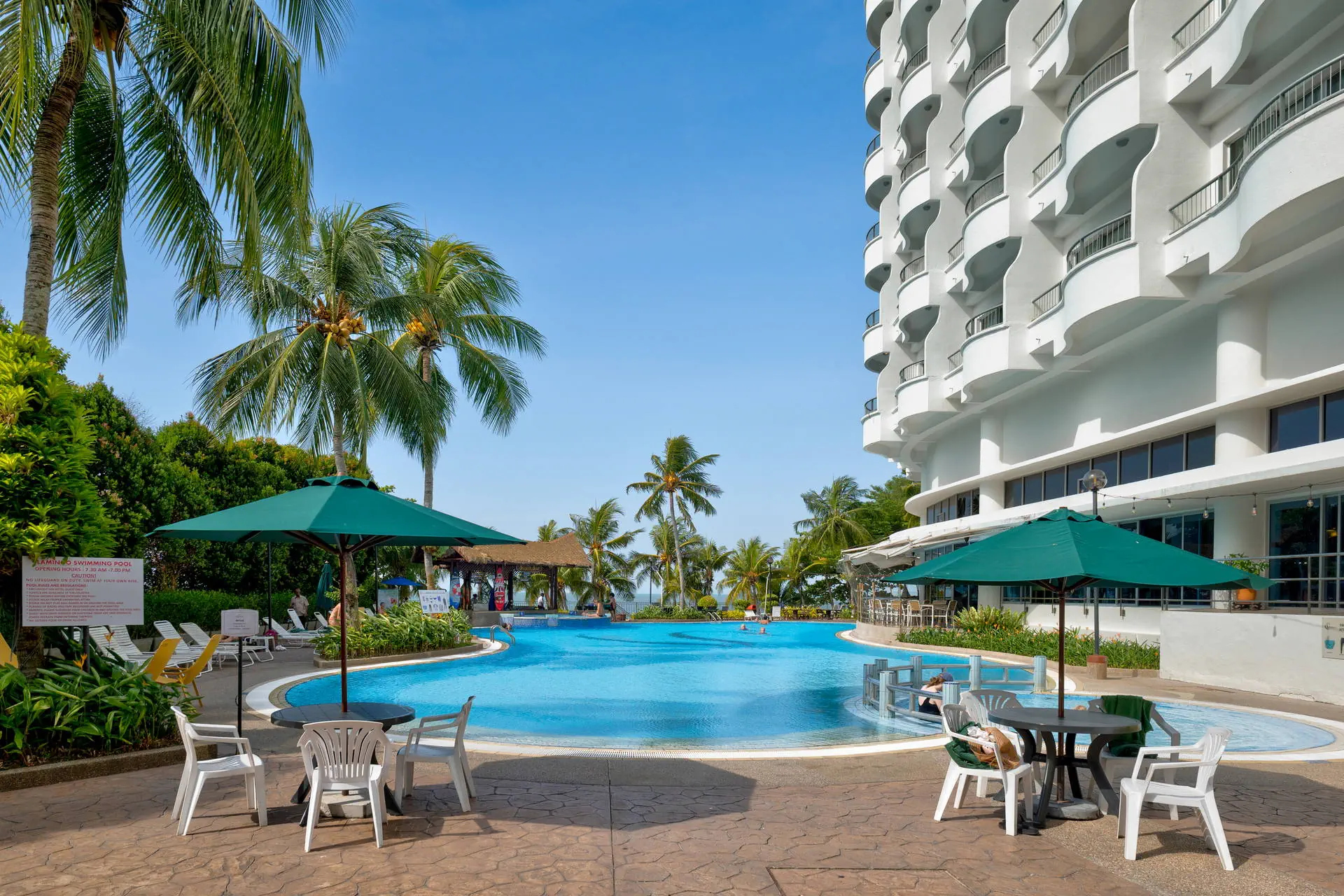 Flamingo by the Beach ( Tanjung Bungah ) - zdjęcie 2