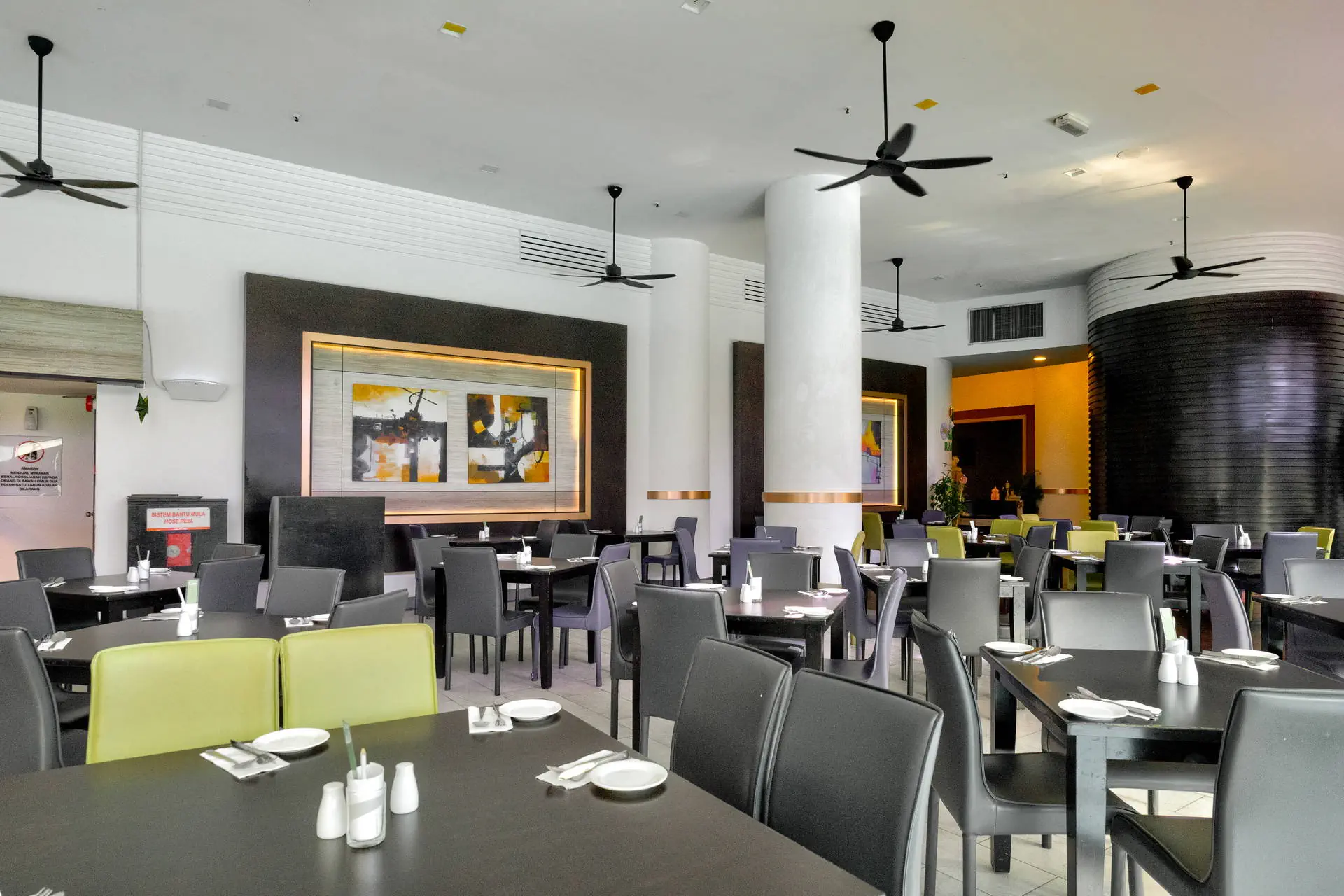 Flamingo by the Beach ( Tanjung Bungah ) - zdjęcie 22