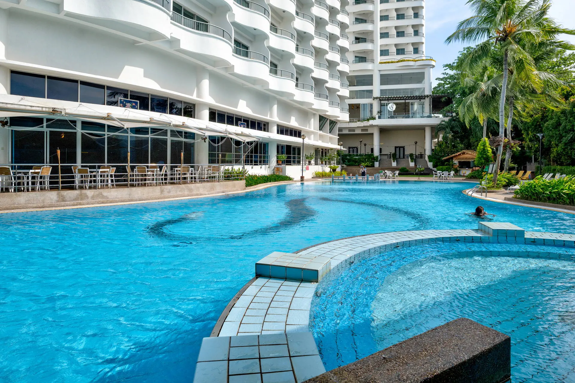 Flamingo by the Beach ( Tanjung Bungah ) - zdjęcie 3