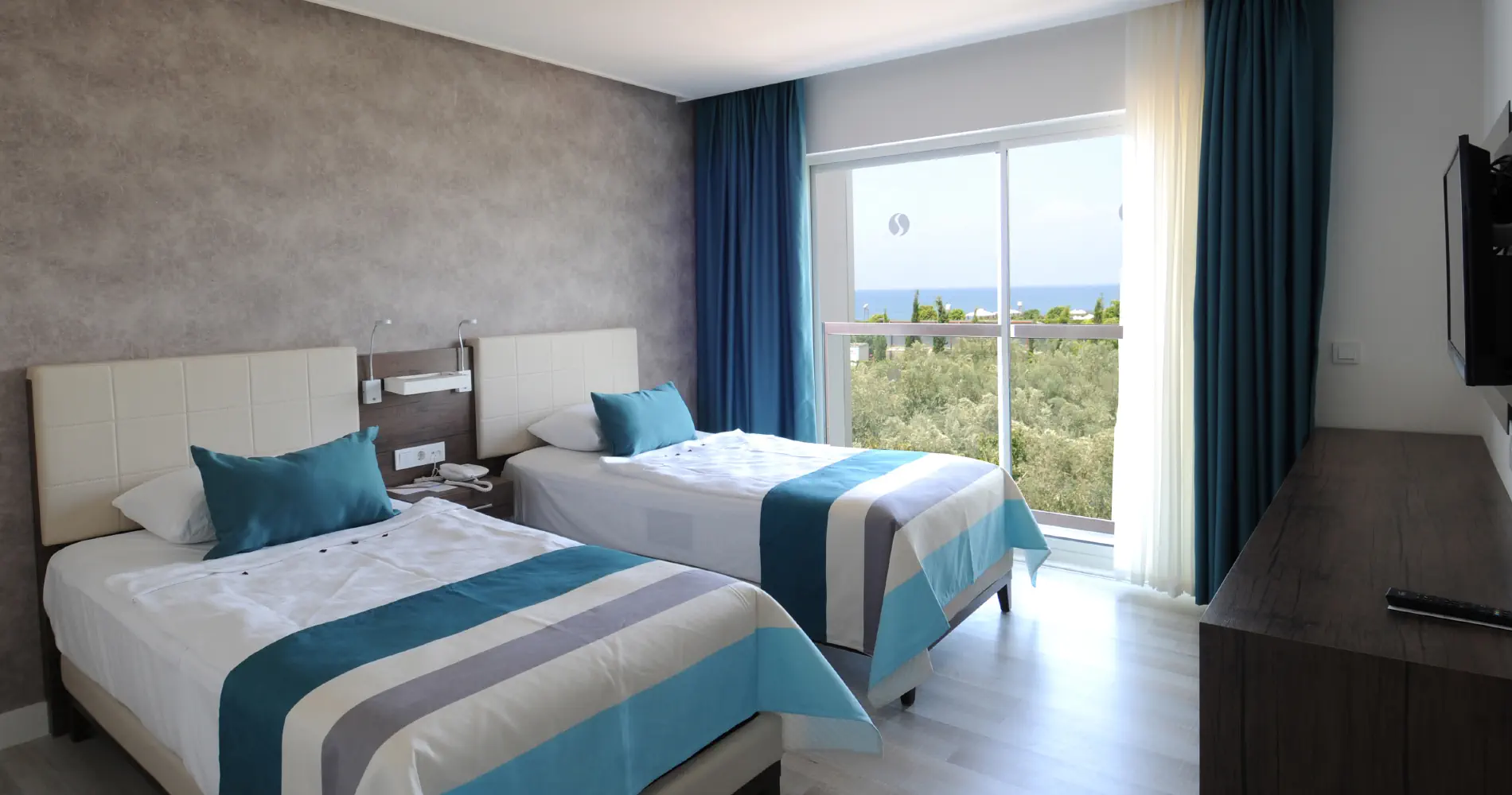 Lonicera West