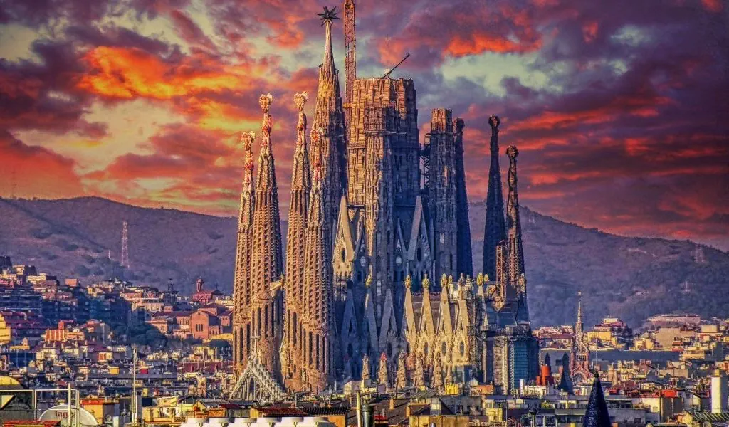 HOTEL: BARCELONA - Poczuj magie miasta ! -  4 DNI