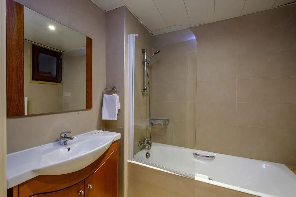 HOTEL: Les Palmiers Hotel** Larnaca