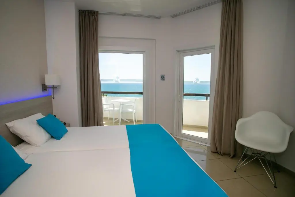 HOTEL: Les Palmiers Hotel** Larnaca