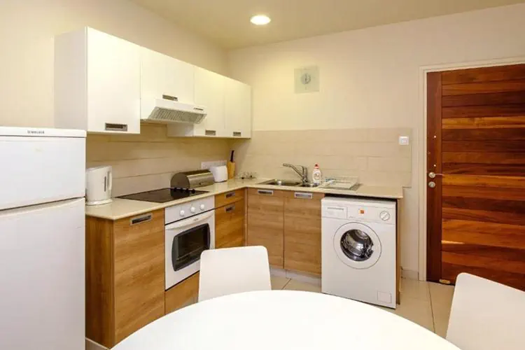 HOTEL: Les Palmiers Hotel** Larnaca