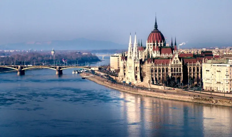 HOTEL: BUDAPESZT - SZLAKIEM WEGIERSKICH WINNIC - 4 dni