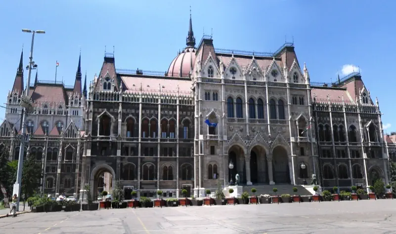 HOTEL: BUDAPESZT - SZLAKIEM WEGIERSKICH WINNIC - 4 dni