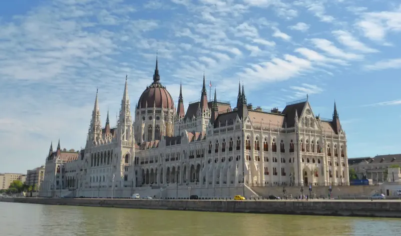 HOTEL: BUDAPESZT - SZLAKIEM WEGIERSKICH WINNIC - 4 dni