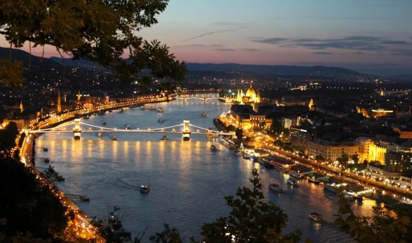 HOTEL: BUDAPESZT - SZLAKIEM WEGIERSKICH WINNIC - 4 dni