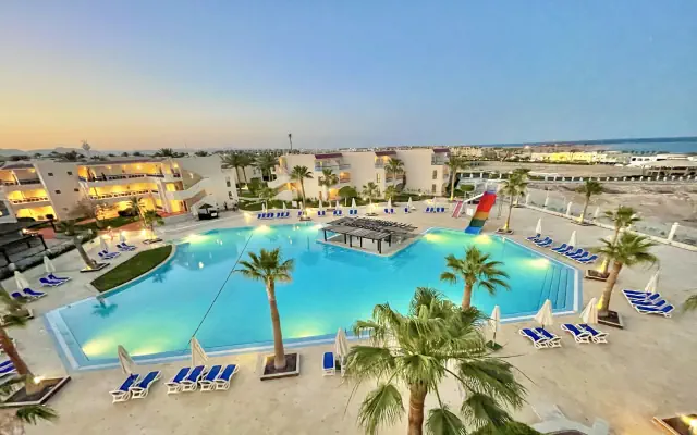 Ivy Cyrene Island Resort