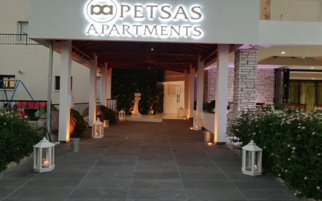 Petsas Apartments (Coral Bay)