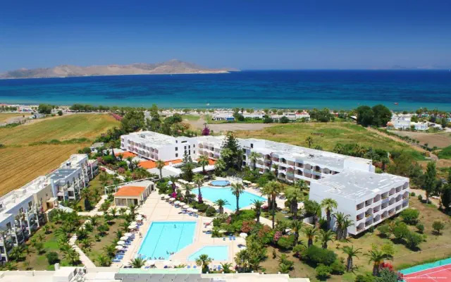 Tigaki Beach