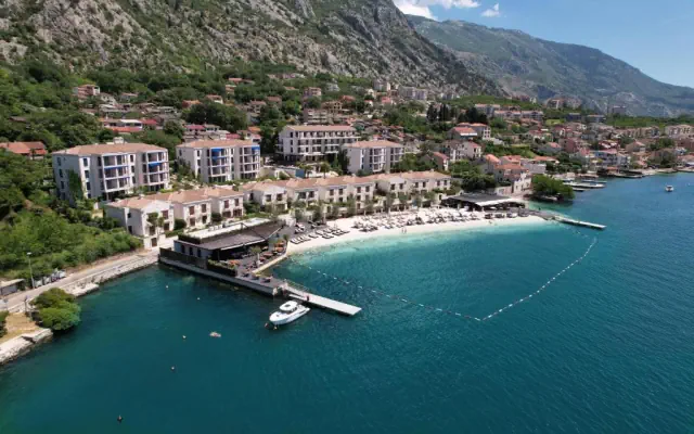 Huma Kotor Bay