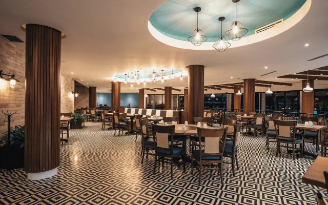 Royal Sands Resort & SPA by Holiday Inn Club Vacations