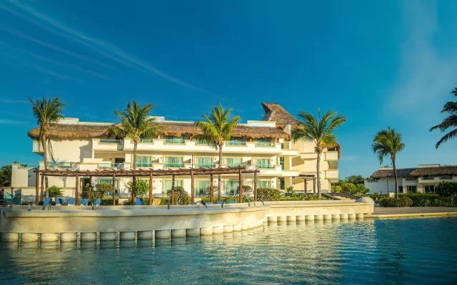 BlueBay Grand Esmeralda